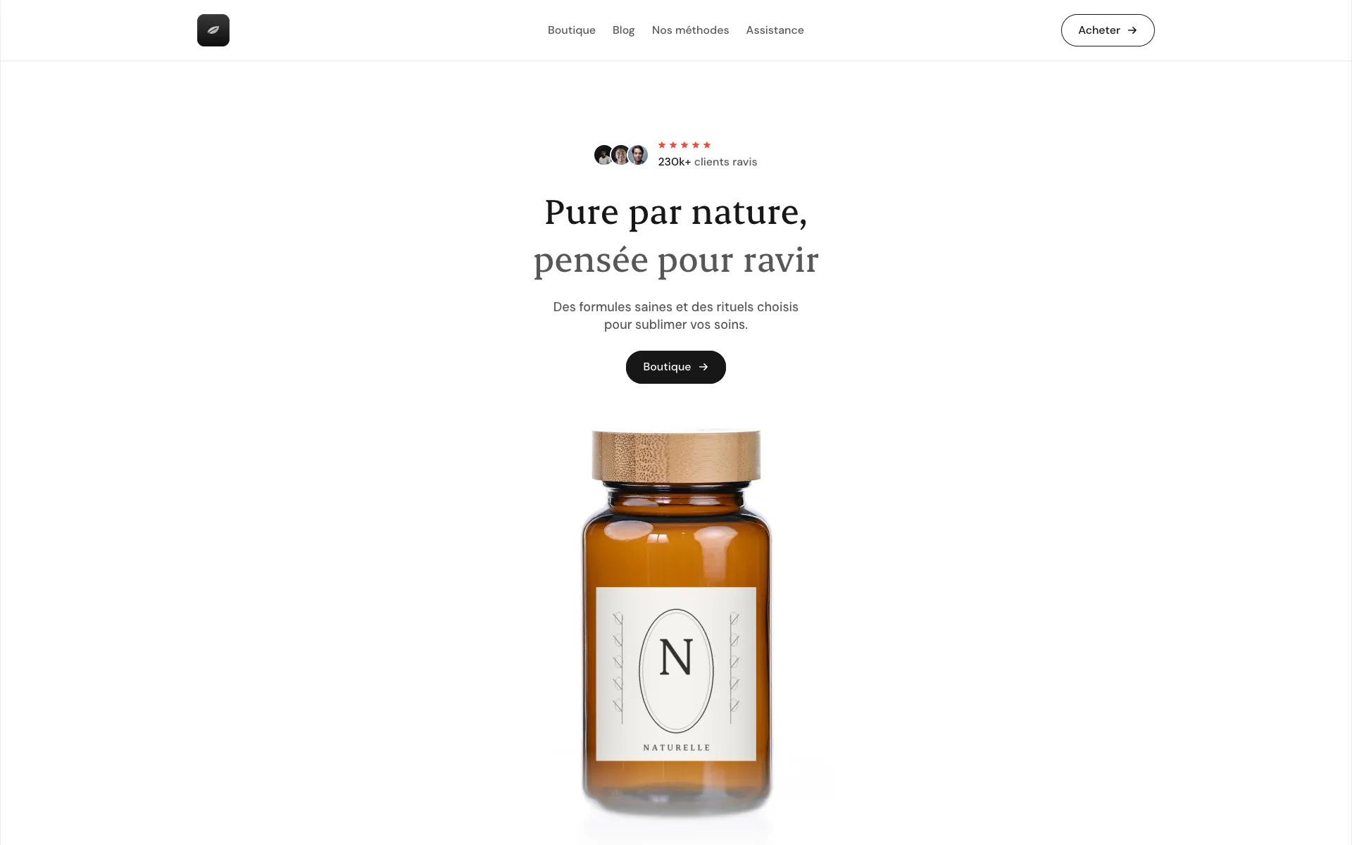 Page d’accueil de la démo Naturelle : « Pure par nature, pensée pour ravir » au-dessus d’un flacon ambré